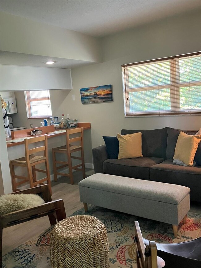 8200 Bayshore Dr unit 2, Treasure Island, FL 33706 - photo 4