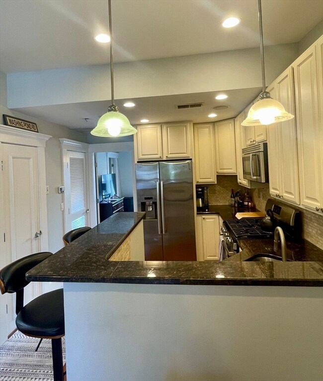 584 E 7th St unit 3, Boston, MA 02127 - photo 4