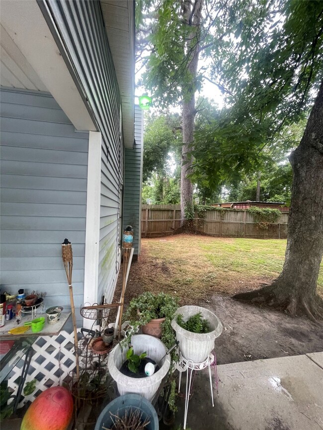 6805 Kittridge St, Houston, TX 77028 - photo 2