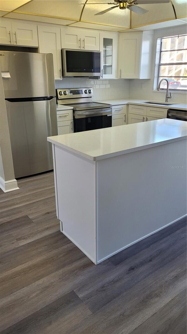 Hamilton House at Sea Towers unit 111, Saint Petersburg, FL 33708 - photo 4