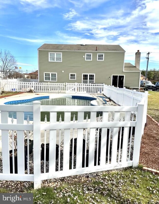 2572 Stinson Ln, Norristown, PA 19403 - photo 2