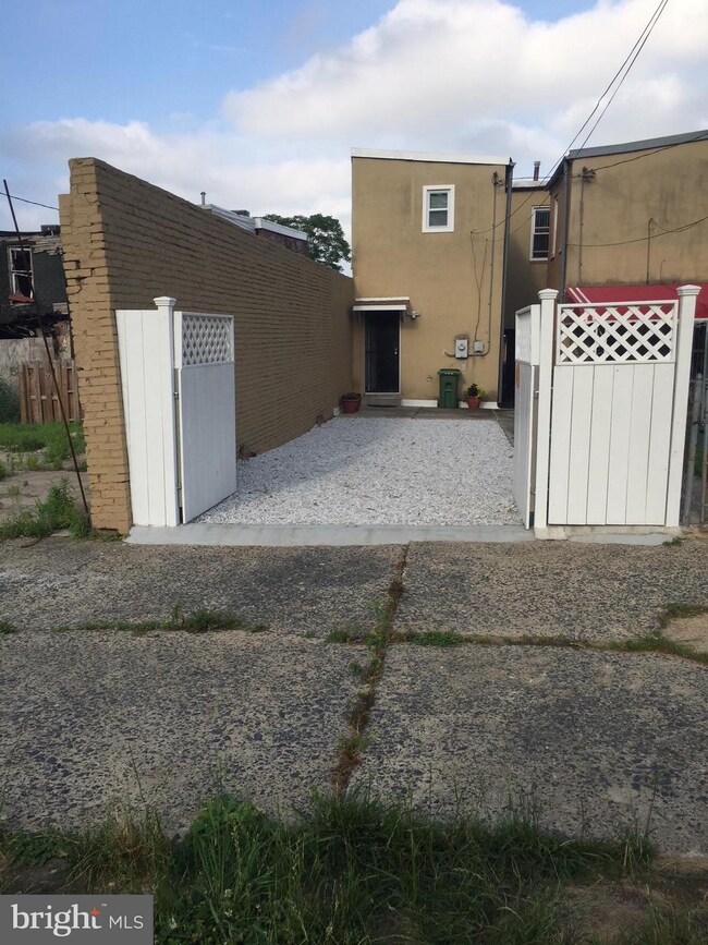 516 N Patterson Park Ave, Baltimore, MD 21205 - photo 2