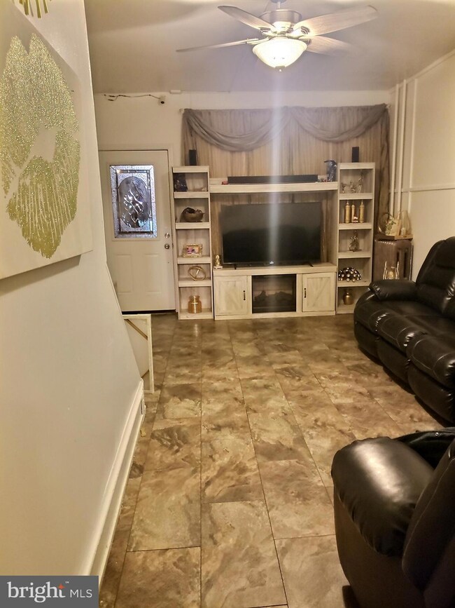 917 Greenwich St, Reading, PA 19604 - photo 4