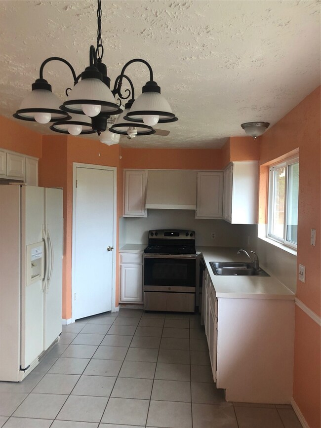 13702 Larwood Ln, Houston, TX 77038 - photo 7