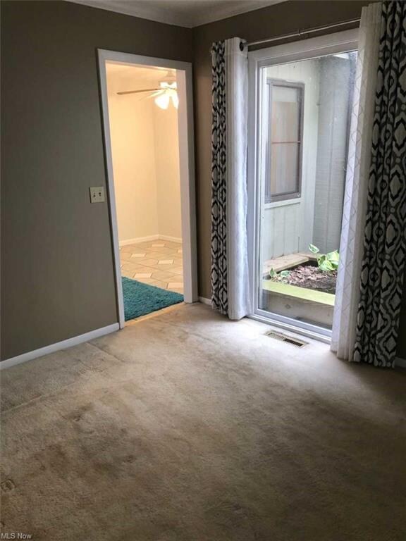 Nice dining area right off kitchen...