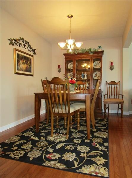 A FORMAL DINING SPACE CAN ALSO LEND TO AN EXTENDED