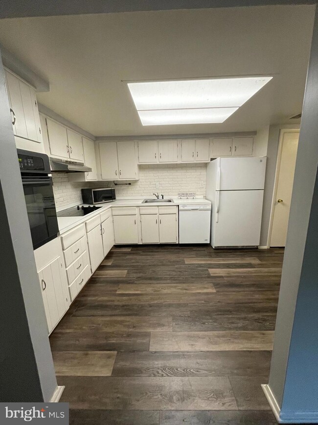 1736 Greentree Ct, Crofton, MD 21114 - photo 7