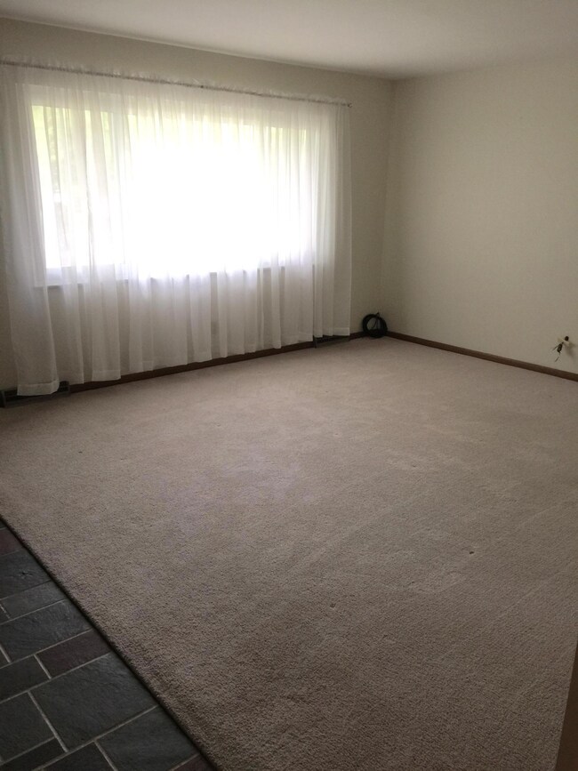 5425 Rockwood Rd, Columbus, OH 43229 - photo 4