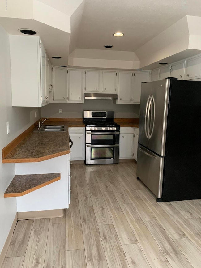 6227 Winding Kitchen