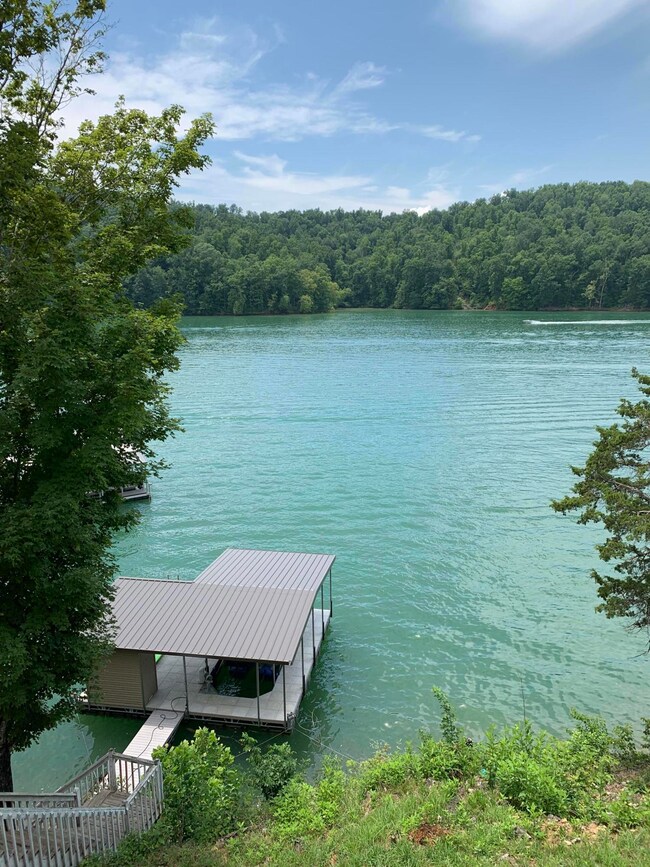 FCEEA458-D2D9-4E31-A178-98969B8FB3FA