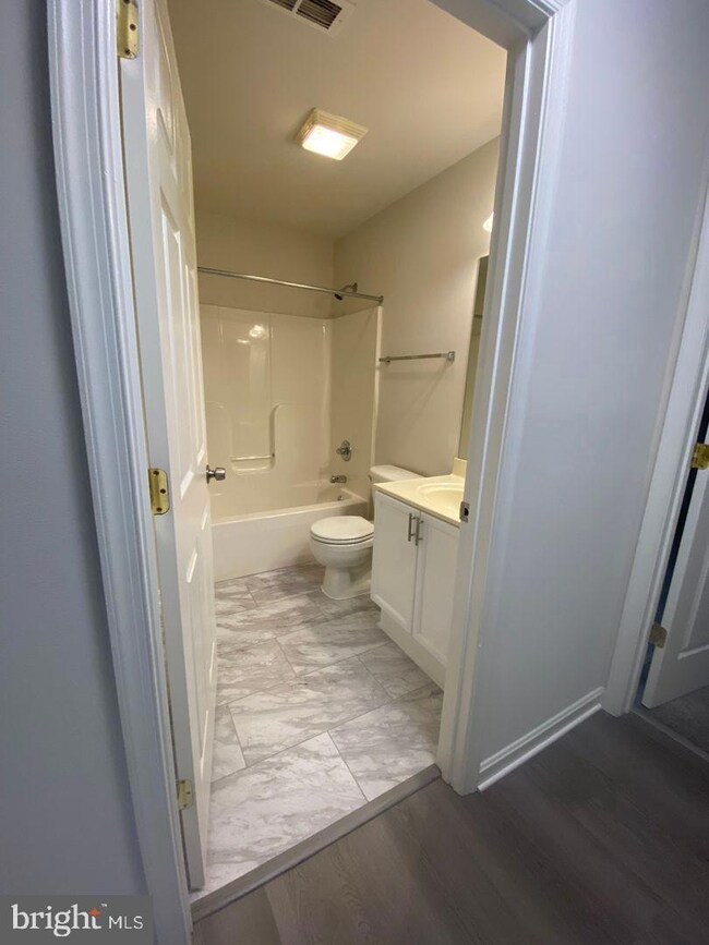 302 Baughmans Ln unit F, Frederick, MD 21702 - photo 5