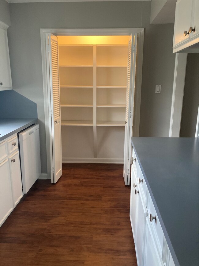 1203 Bayou Dr, Alvin, TX 77511 - photo 3