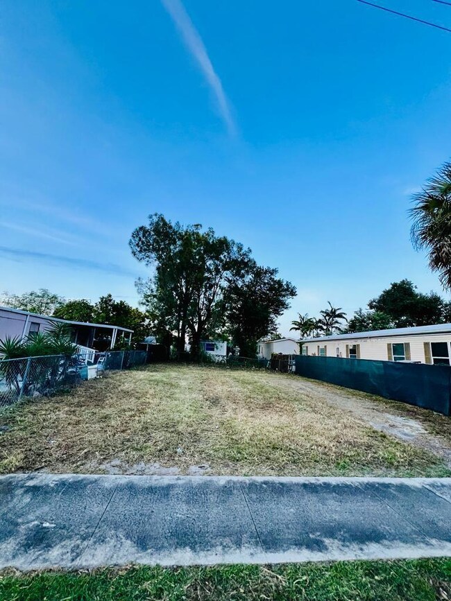 13481 SW 8th St, Davie, FL 33325 - photo 3