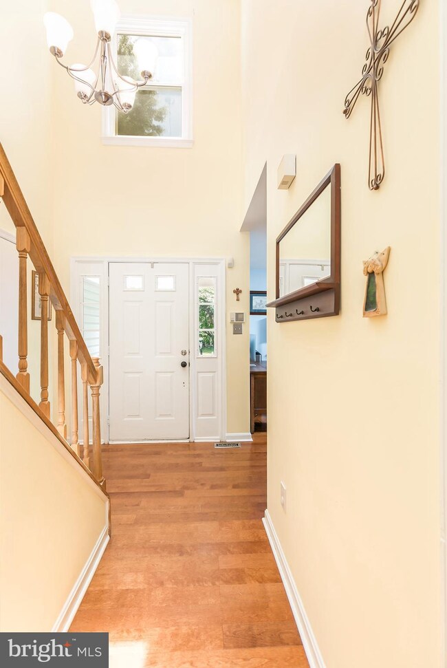 17367 Hilltop Dr, Purcellville, VA 20132 - photo 2