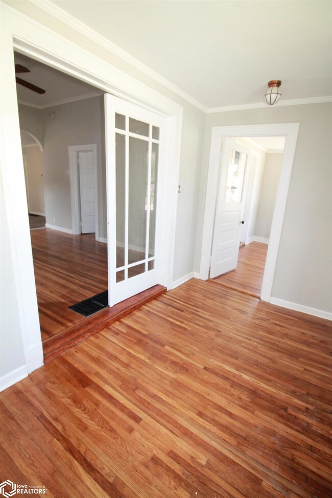 102 E Sheridan Ave, Shenandoah, IA 51601 - photo 4