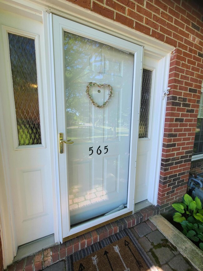 565 Simbury St, Columbus, OH 43228 - photo 4