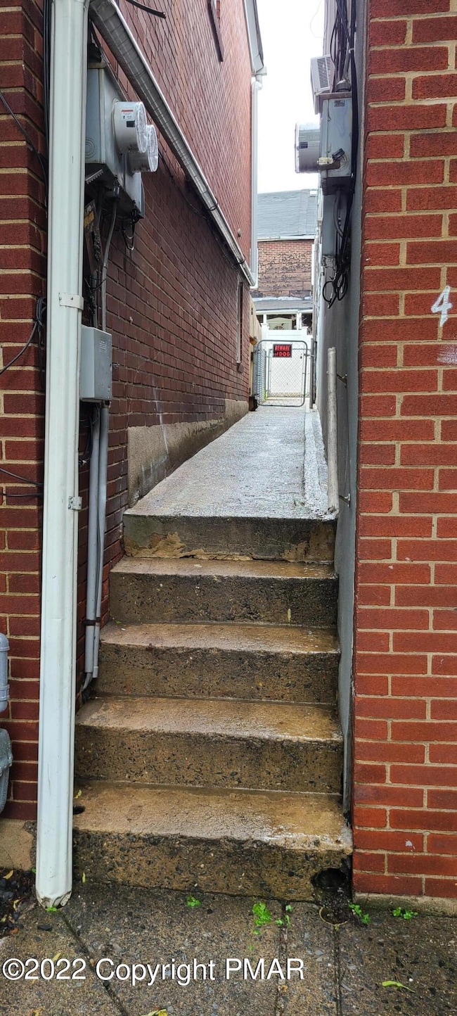 437 N 2nd St, Allentown, PA 18102 - photo 2