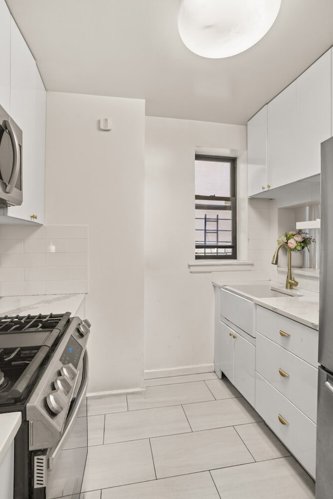 513 W 157th St unit 3B, New York, NY 10032 - photo 3
