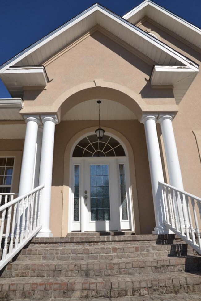 118 Leonine Hollow 03 Front Entry