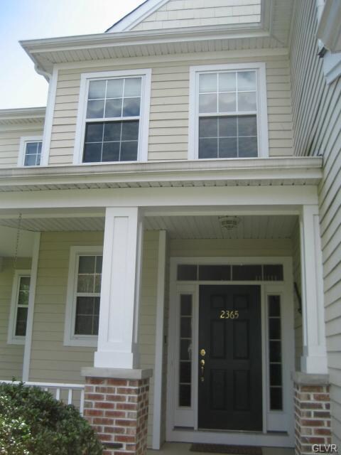 2365 Hollow View Dr, Easton, PA 18040 - photo 2