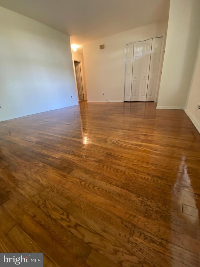 1004 W Groveland Ave, Somers Point, NJ 08244 - photo 5