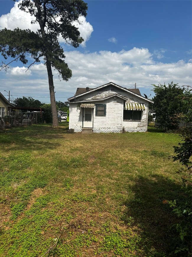 6301 Gay St, Houston, TX 77022 - photo 6