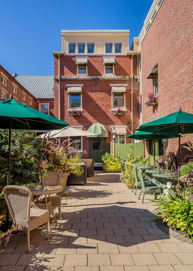 72Main_11_S_Courtyard_print