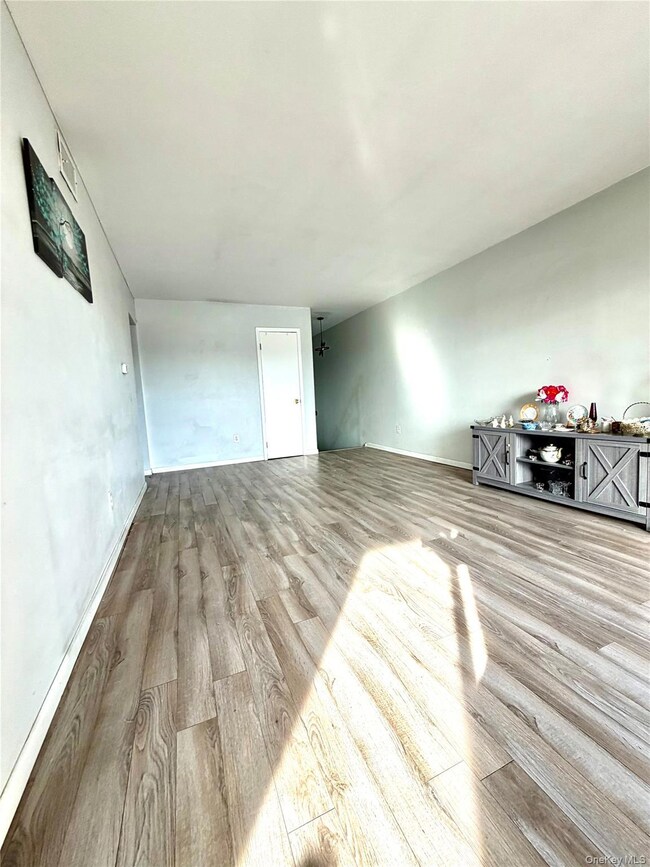 26 Cooper Rd unit 312, Poughkeepsie, NY 12603 - photo 3