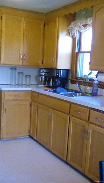 Oak Kitchen - clean and spacious