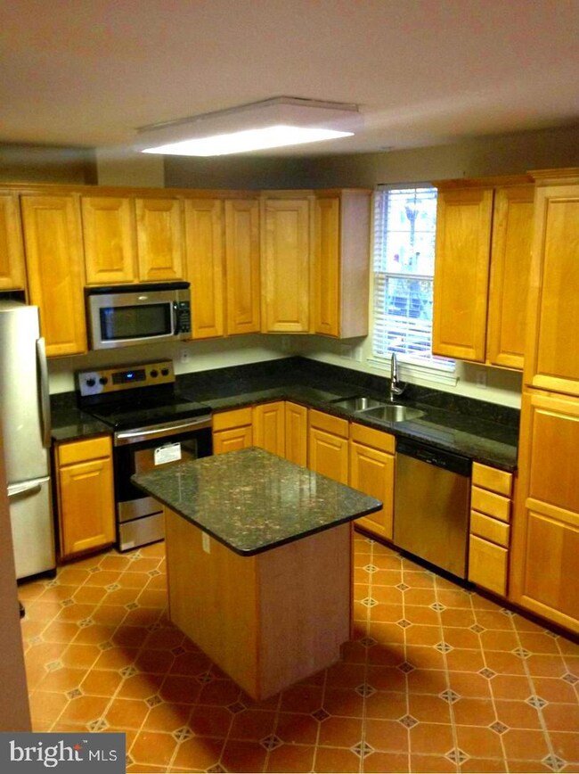 13004 Shamrock Glen Dr, Germantown, MD 20874 - photo 6