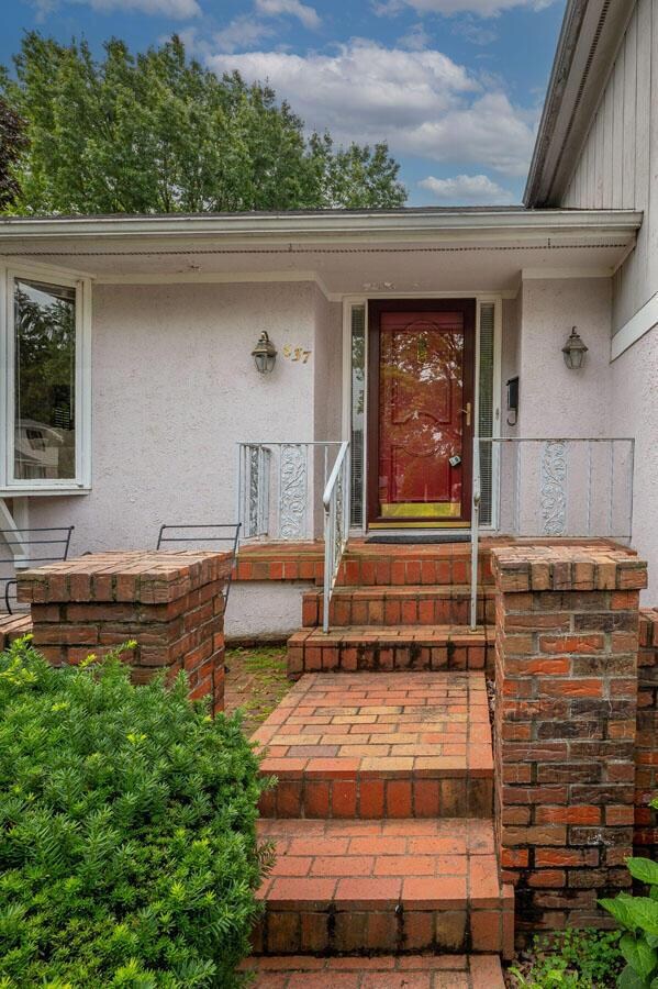 637 Berkeley Pl-7