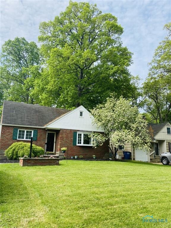 Spacious front yard back with gorgeous mature tree