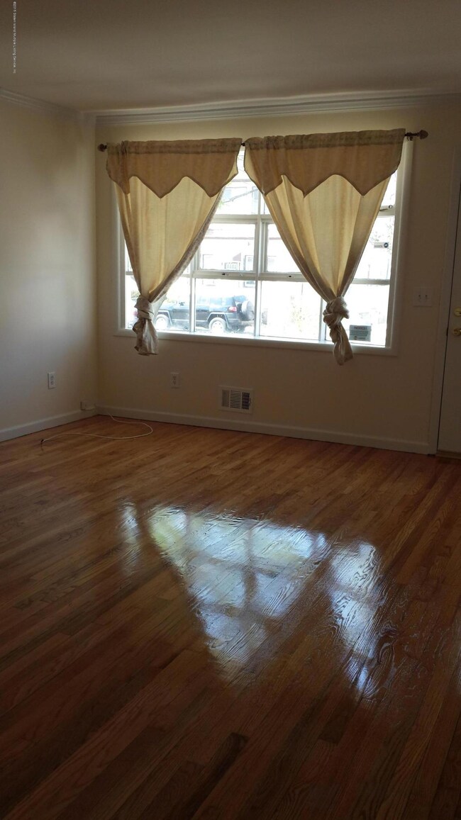 6 Macormac Place living room