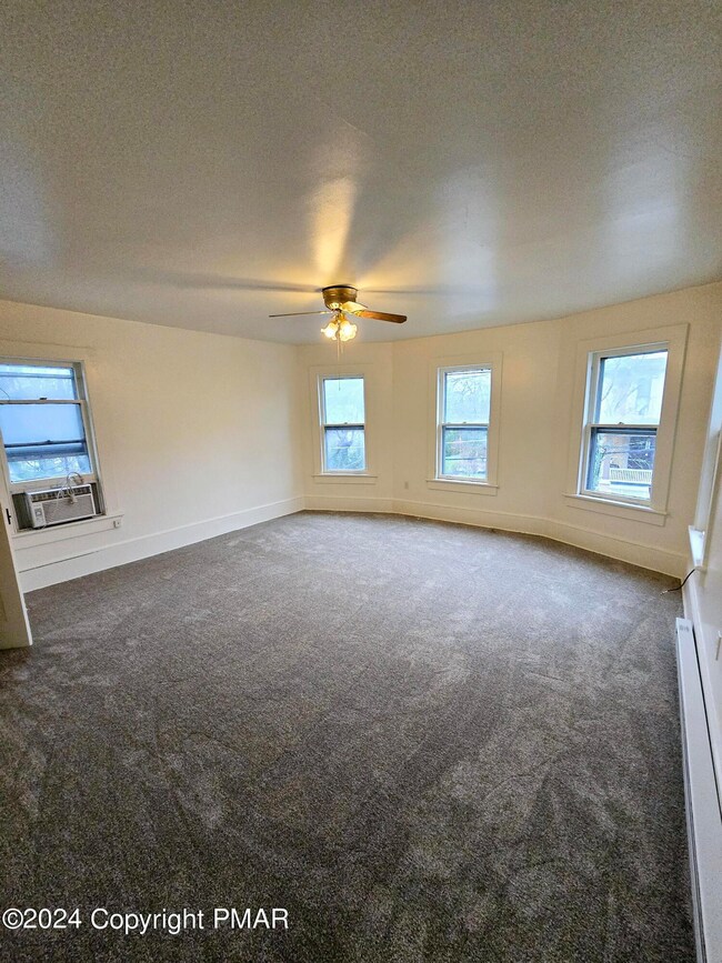 557 Thomas St, Stroudsburg, PA 18360 - photo 3