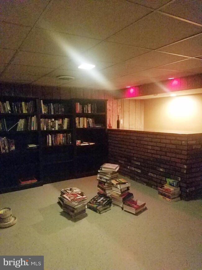 714 Crescent Ave, Reading, PA 19605 - photo 5