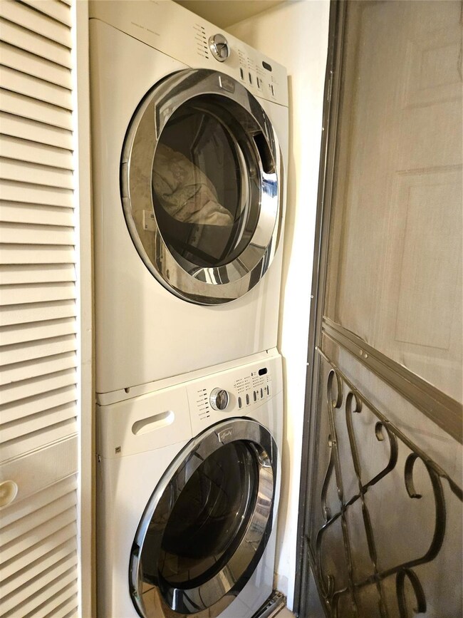 10601 NW 11th St unit 106, Pembroke Pines, FL 33026 - photo 3