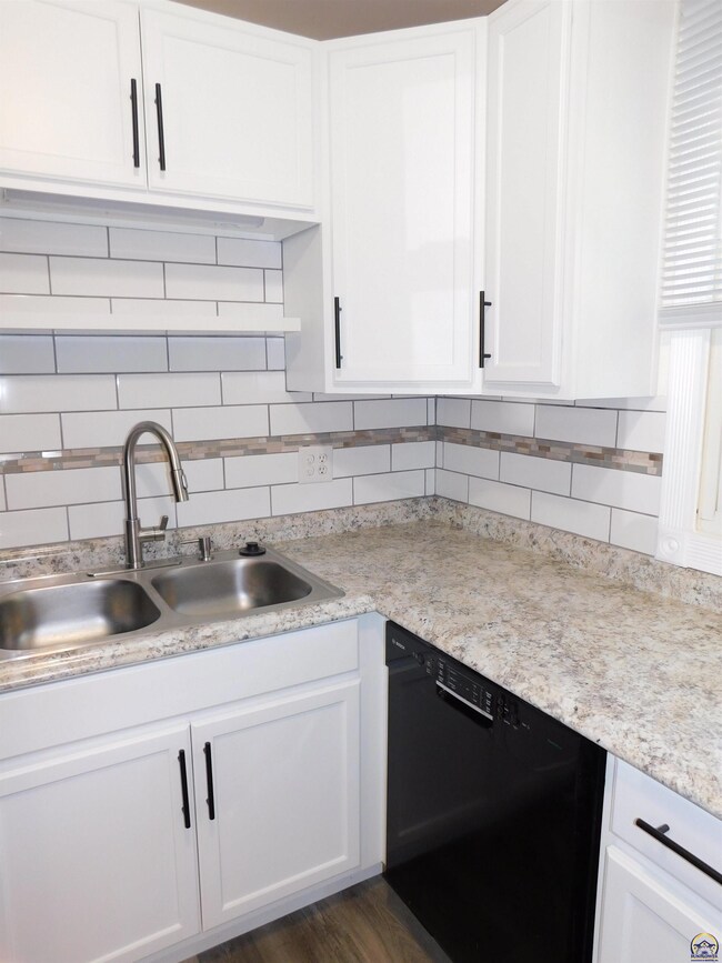 1412 SW Celtic St, Topeka, KS 66611 - photo 5