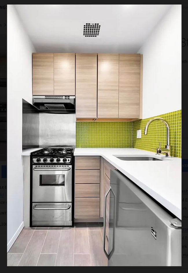 310 W 18th St unit 2B, New York, NY 10011 - photo 2