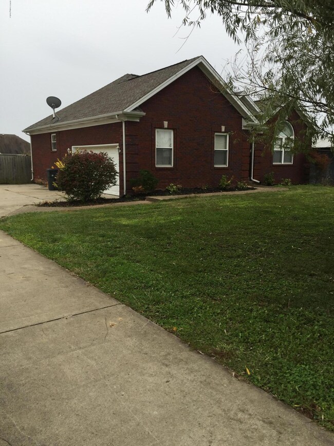 417 Helm Ln, Mount Washington, KY 40047 - photo 3