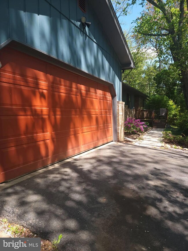 8300 Brookmere Blvd, Frederick, MD 21702 - photo 4