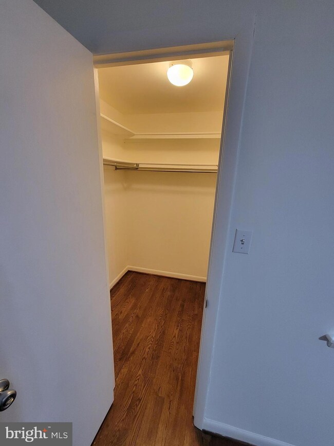 3853B Steppes Ct unit 3853-B, Falls Church, VA 22041 - photo 4