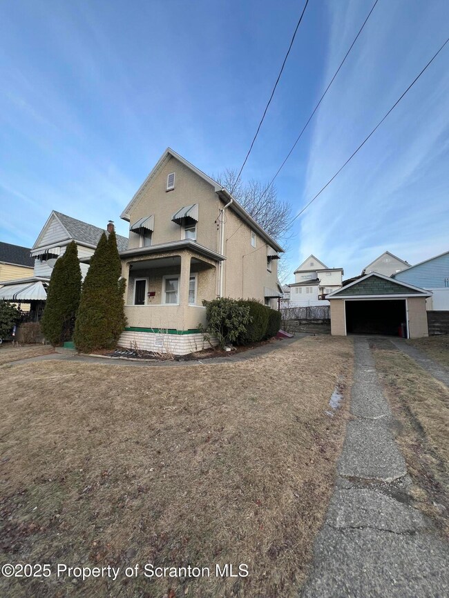 112 Allen St, Dunmore, PA 18512 - photo 2