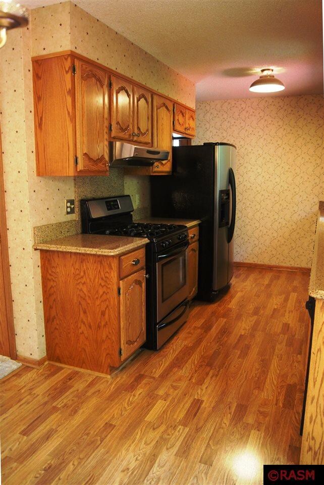 1021 S Franklin St, New Ulm, MN 56073 - photo 4