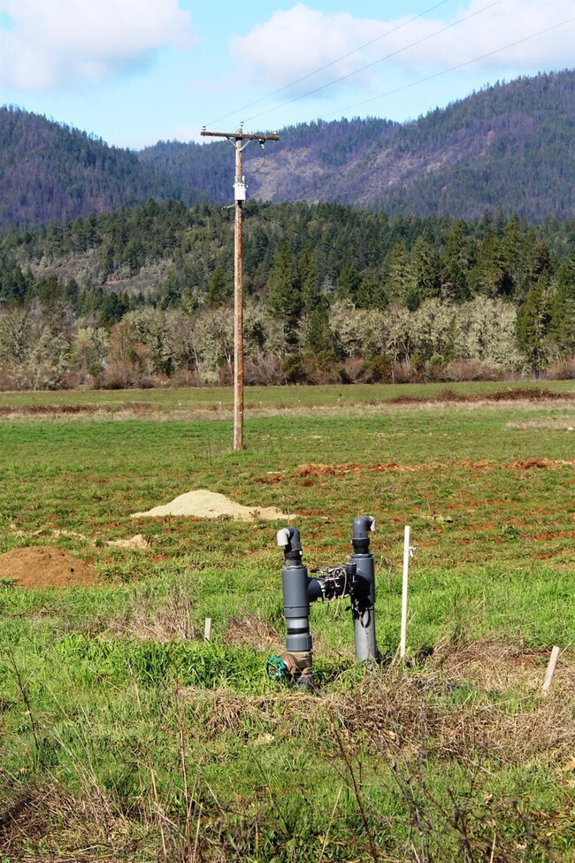 2089 Riverbanks Rd, Grants Pass, OR 97527 - photo 2