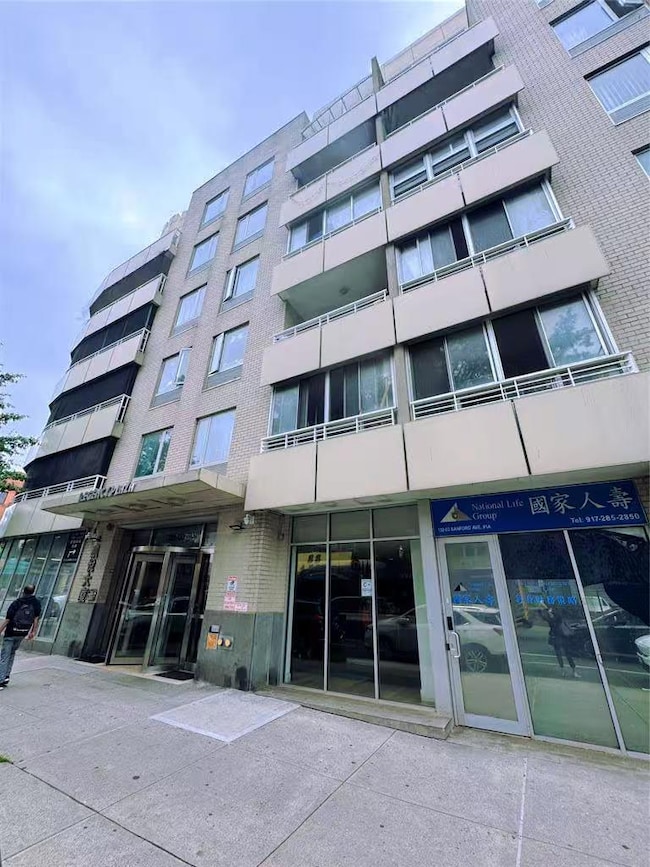 Regency Plaza unit 2, Flushing, NY 11355 - photo 2