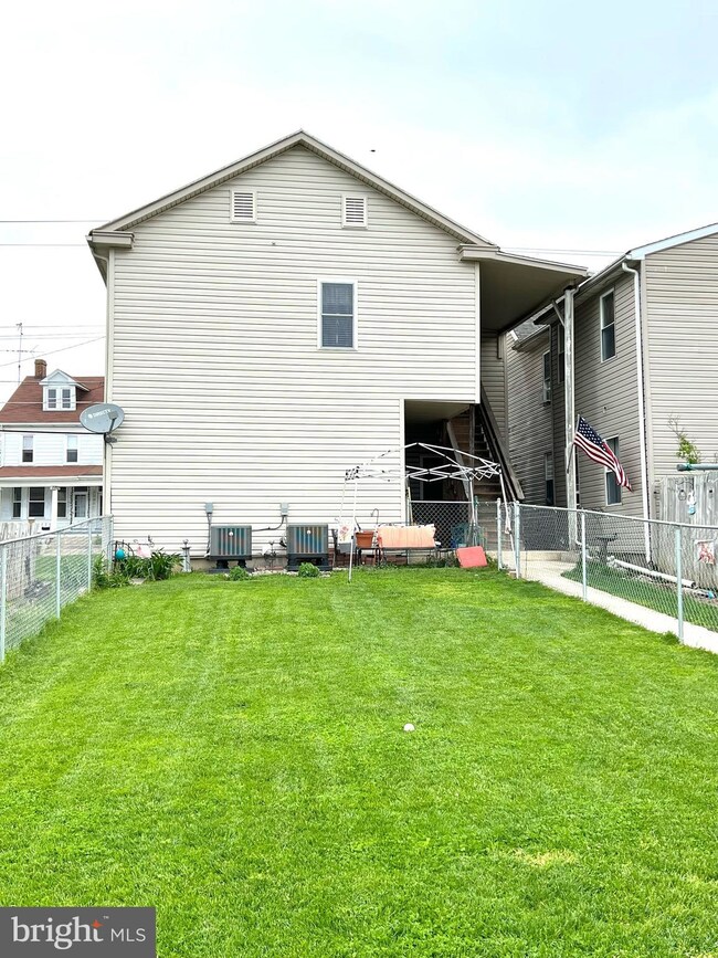 223 S Queen St, Littlestown, PA 17340 - photo 3