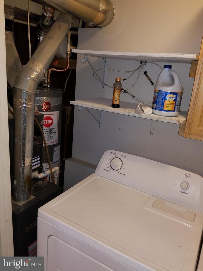 403 Burbank Ct, Halethorpe, MD 21227 - photo 5