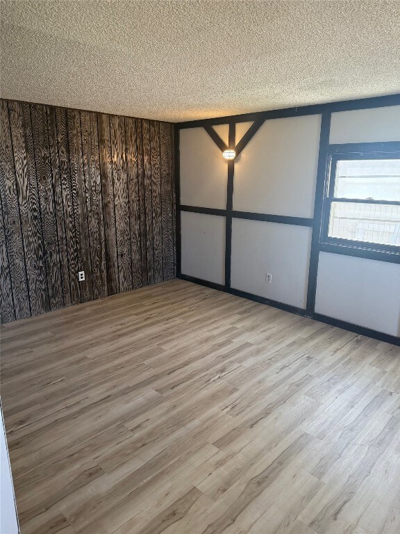 1604 N 7th St, Garden City, KS 67846 - photo 2