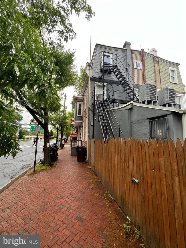 826 W 10th St unit 3, Wilmington, DE 19801 - photo 2