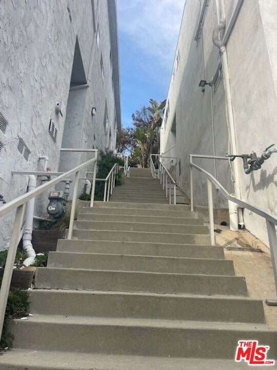 18203 Coastline Dr unit 7, Malibu, CA 90265 - photo 2